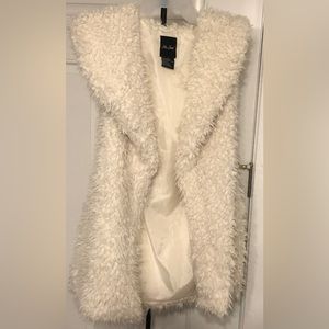 White furry sleeve long coat